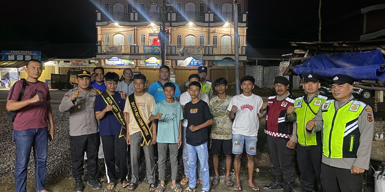 Polsek Sungai Gelam dan duta anti geng motor melaksanakan imbauan kepada remaja yang sedang berkumpul agar menjauhi perbuatan negatif