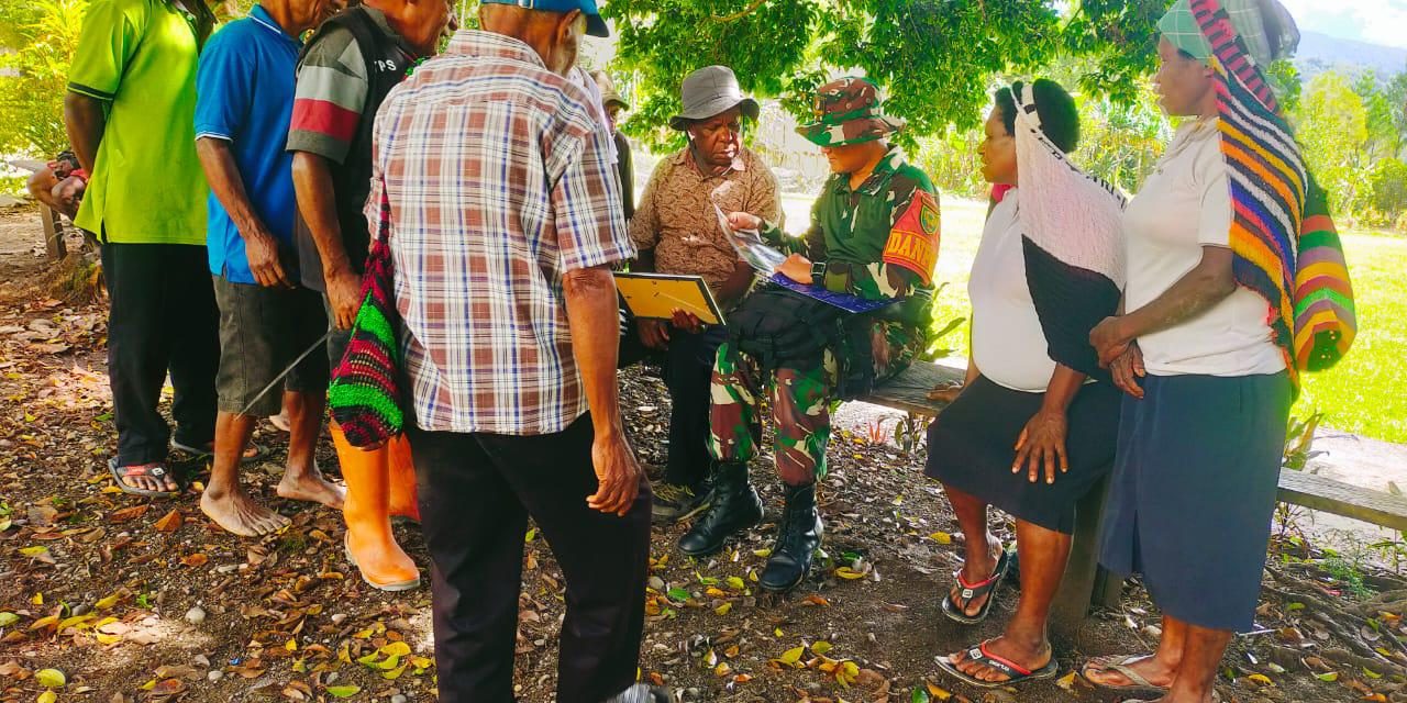 Bina Hubungan Baik Dengan Masyarakat, Satgas Yonif 200/BN Kunjungi Kampung Kelila