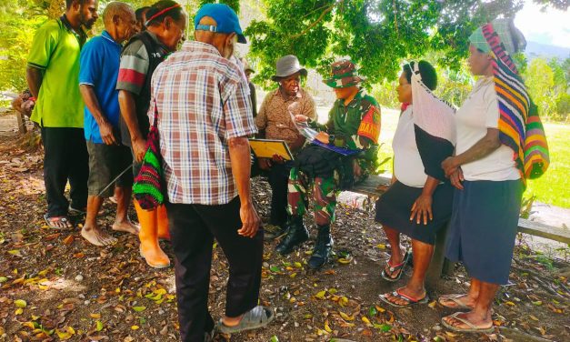 Bina Hubungan Baik Dengan Masyarakat, Satgas Yonif 200/BN Kunjungi Kampung Kelila