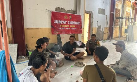 BKTM Kel. Lingkar Selatan Polsek Jembi Selatan Mendengarkan Aspirasi dan Keluh Kesah Warga dalam Kegiatan Jum’at Curhat