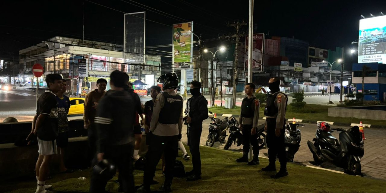 Untuk Berikan Rasa Aman Dan Nyaman Bagi Warga Tim Serigala Kota Patroli Sambang Di Pemukiman dan Rumah Warga Kota Jambi
