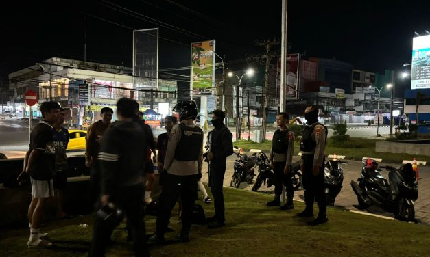 Untuk Berikan Rasa Aman Dan Nyaman Bagi Warga Tim Serigala Kota Patroli Sambang Di Pemukiman dan Rumah Warga Kota Jambi