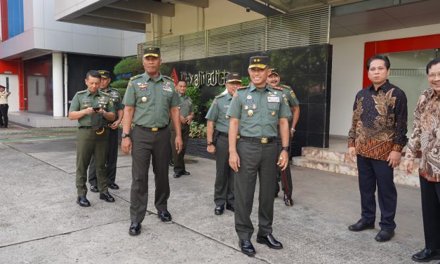 Jalin Silaturahmi, Pangdam II/Swj Kunjungi PT. Dexa Medica Palembang