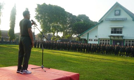 Danrem 042/Gapu Pimpin Apel Olahraga Bersama di Makorem 042/Gapu