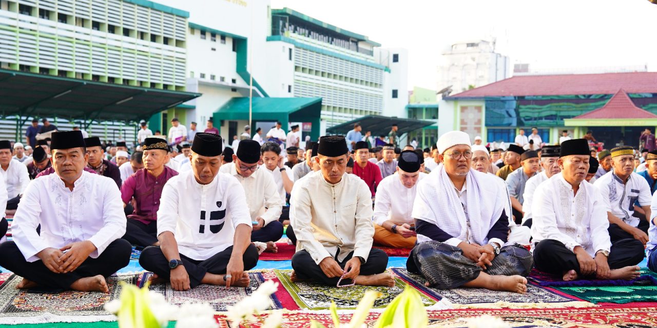Pangdam Bersama Keluarga Besar Kodam II/Sriwijaya Gelar Sholat Idul Adha Bersama Warga Masyarakat
