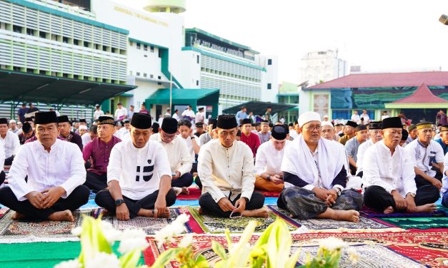 Pangdam Bersama Keluarga Besar Kodam II/Sriwijaya Gelar Sholat Idul Adha Bersama Warga Masyarakat