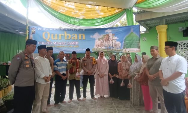 Wakapolres Muaro Jambi Kompol Andi Musahar, S.H.Hadiri PenyembelihanHewan Qurban di TPQ AL FURQON Semesta Alam Jambi Tahun 2024