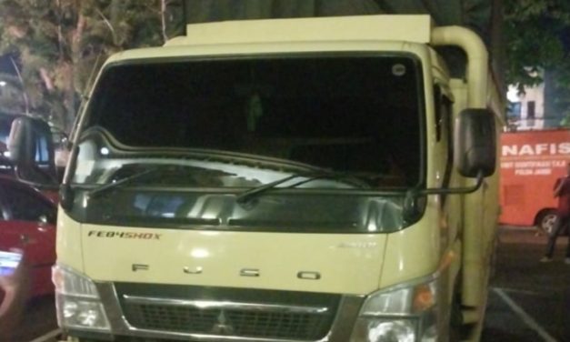 Mobil Truck Bermuatan Minyak Ilegal Diduga Milik Nuri Silalahi Diamankan Di Polda Jambi.