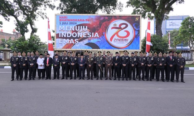 Kepolisian Daerah Jambi melaksanakan Upacara Pembinaan Tradisi Peringatan ke-78 Hari Bhayangkara Tahun 2024 Polda Jambi di lapangan Mapolda Jambi