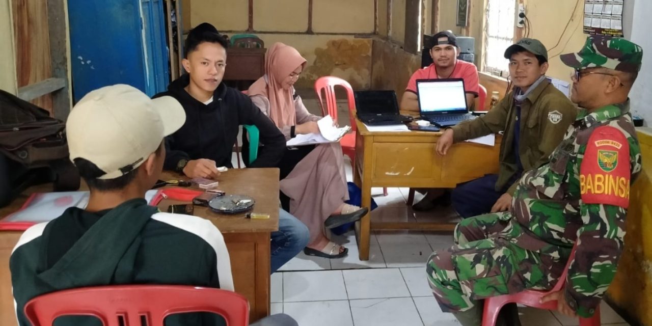 Babinsa Koramil 0420-05/Jangkat Komsos Dengan Warga Di Desa Binaan