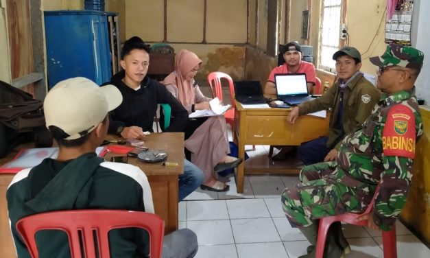 Babinsa Koramil 0420-05/Jangkat Komsos Dengan Warga Di Desa Binaan