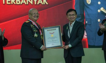 (Lembang, 01 Juli 2024) Bertempat di Lapangan Djayusman Sespim Lemdiklat Polri, seluruh pejabat, staff, dan Peserta Didik Sespim Lemdiklat Polri mengikuti kegiatan upacara.