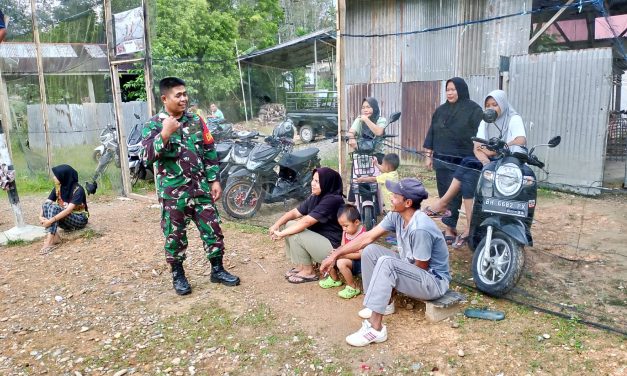 Babinsa Serda Alfeni Komunikasi Sosial Jalin Keakraban Dengan Masyarakat Desa
