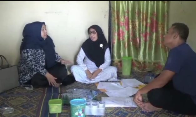 Pensiunan Guru TK Di Muaro Jambi tangis Haru Usai Terima Bantuan Dari Masnah Busro