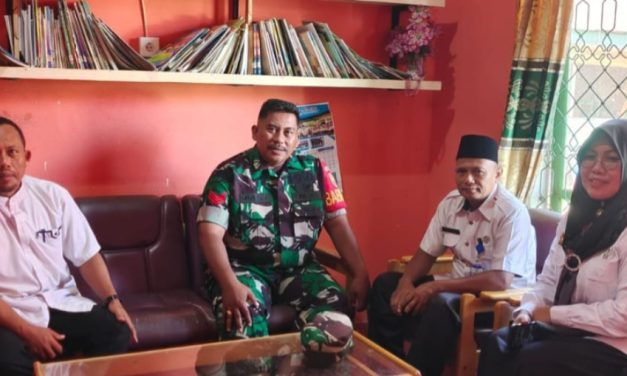 Babinsa Kopka Joko Listyawan Melaksanakan Komunikasi Sosial Jalin Silaturahmi Dengan Aparat Desa