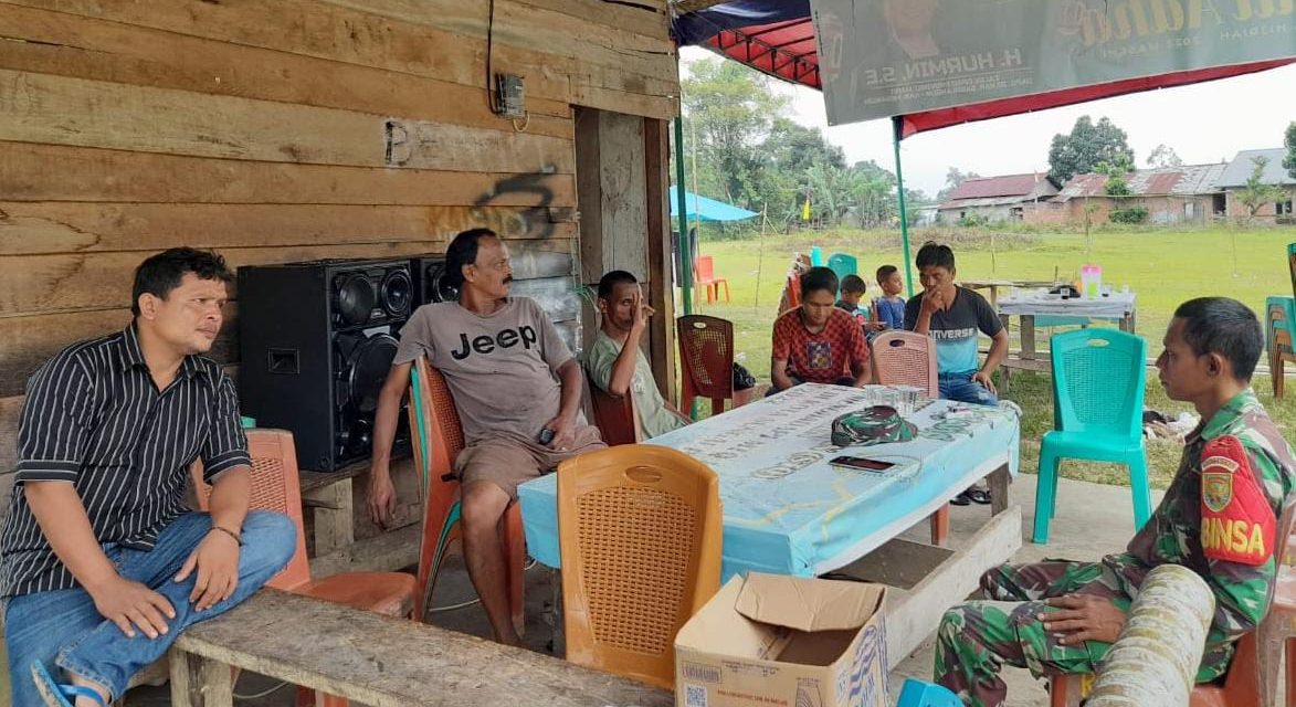 Untuk Mengetahui Keadaan Desa, Babinsa Komsos Dengan Warga Binaan