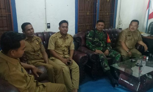 Jalin Koordinasi Yang Baik, Babinsa Serda Ansori Komunikasi Sosial Dengan Perangkat Desa.