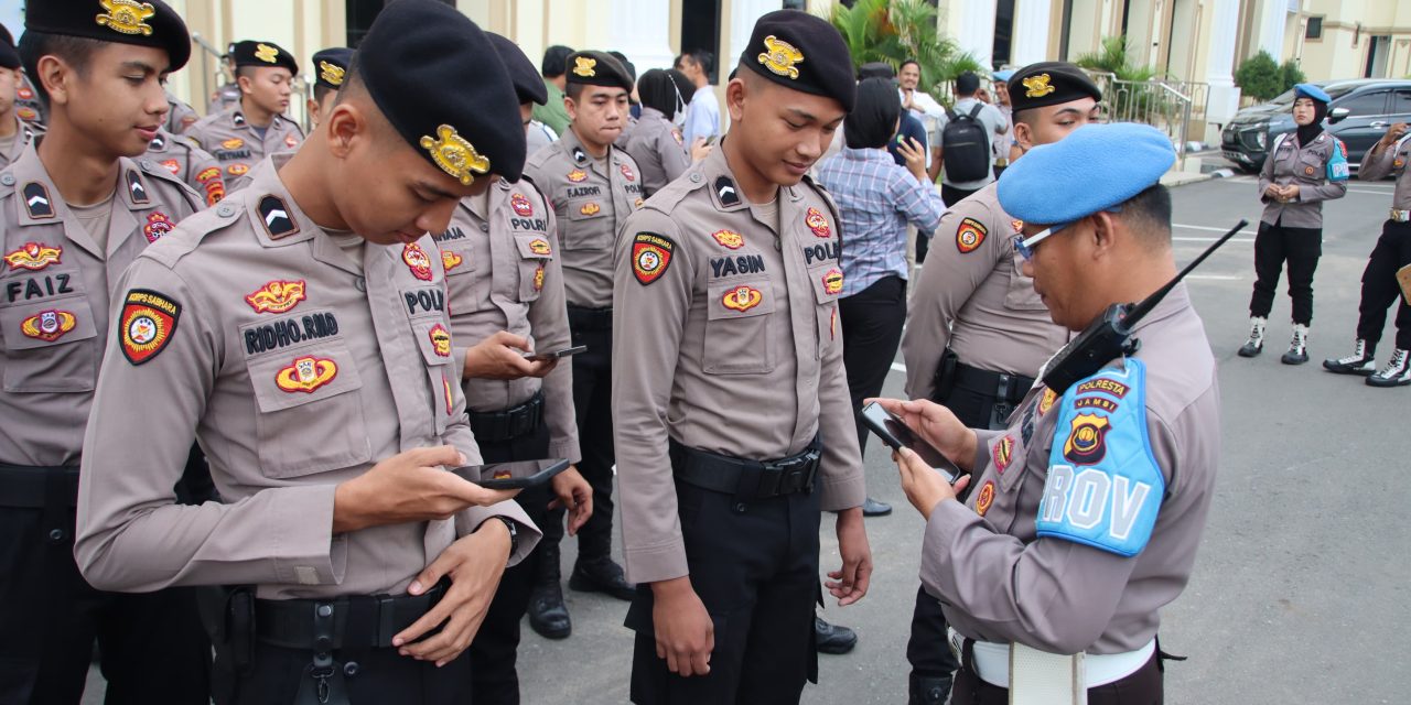 Usai Apel Pagi, Provos Polresta Jambi Periksa HP Personil.