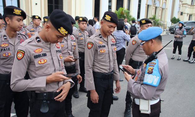 Usai Apel Pagi, Provos Polresta Jambi Periksa HP Personil.