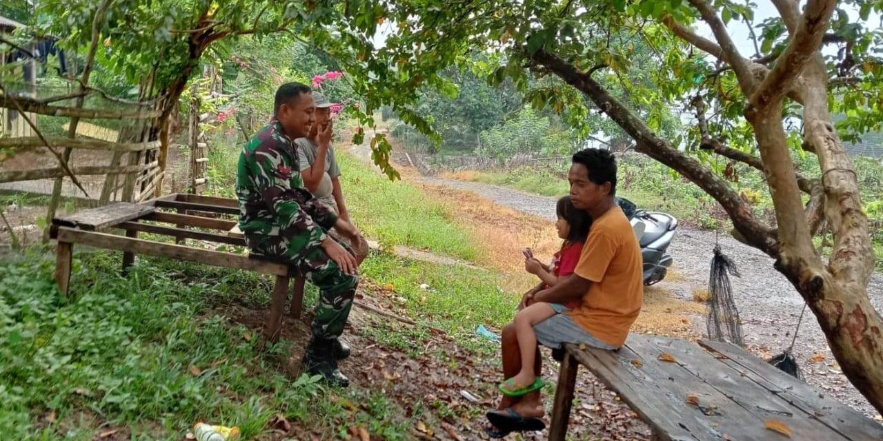 Komsos Babinsa Kopda Warsono Di Pinggir Jalanpun Jadi