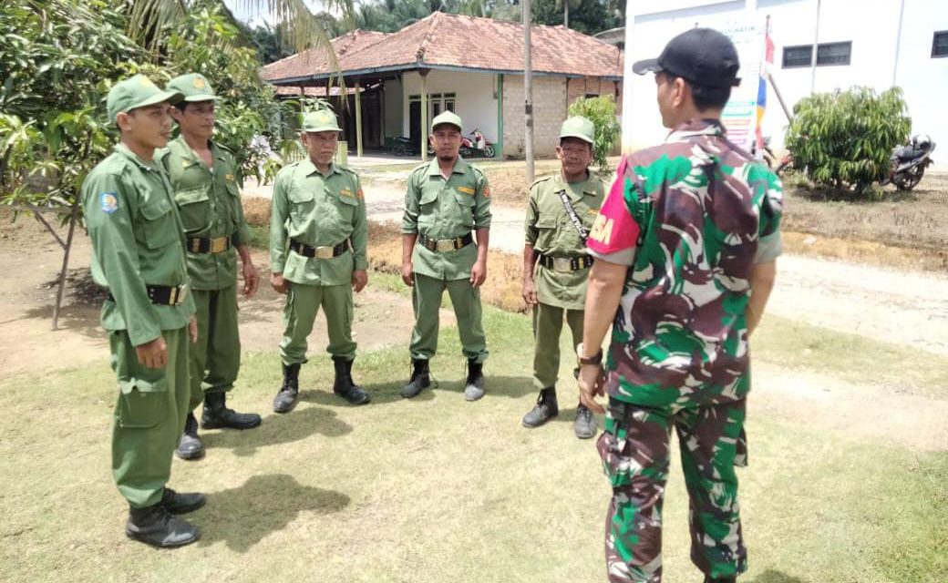 Komsos Babinsa Kuatkan Sinergitas Bersama Linmas Dalam Menjaga Kamtibmas di Wilayah