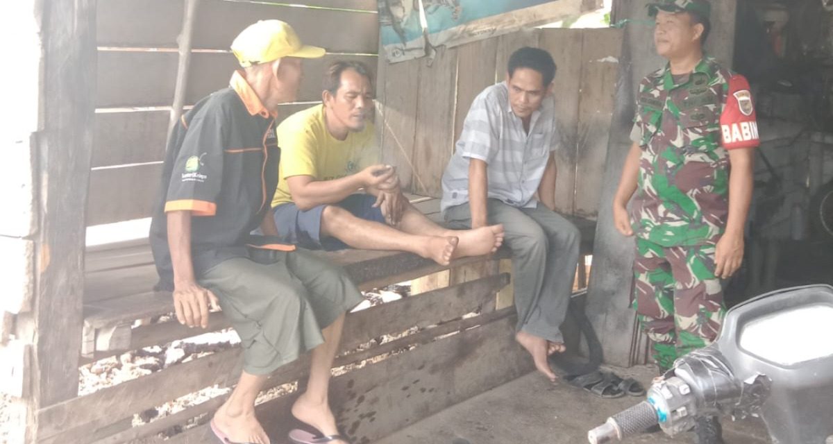 Babinsa Melakukan Komunikasi Sosial Di Desa Binaan