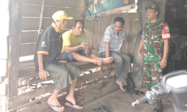 Babinsa Melakukan Komunikasi Sosial Di Desa Binaan