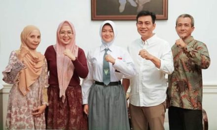 Bupati Batang Hari Muhammad Fadhil Arief, SE berserta Istri Zulva Fadhil menerima Audiensi Anggota PASKIBRAKA yang lolos seleksi ke tingkat nasional tahun 2024 utusan Kabupaten Batang Hari