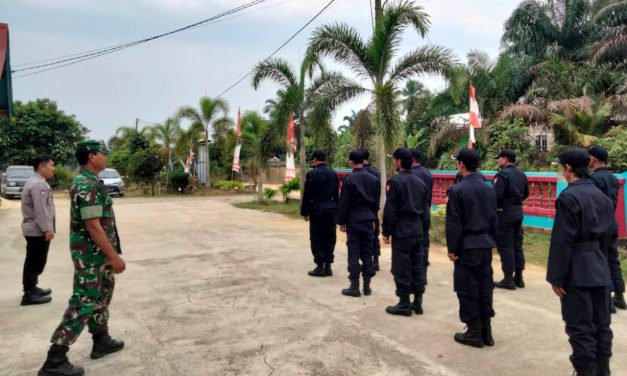 Mantapkan Anggota Keamanan Rakyat, Babinsa Serma Khadirin Dan Babinkamtibmas Beri Pelatihan PBB