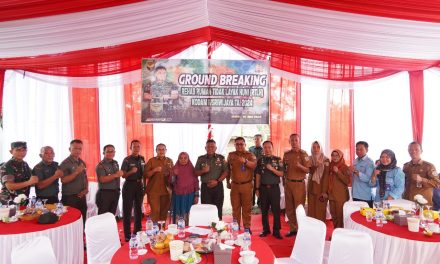 Komandan Korem 042/ Garuda Putih Kasrem 042/ Gapu, Kolonel Inf Eddy Basuki, mengikuti kegiatan Virtual Conference (Vicon) untuk Ground Breaking Rehabilitasi Rumah Tidak Layak Huni (RTLH) Tahun 2024