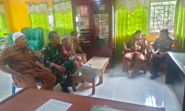Sambang Balai Desa, Babinsa Komsos Dengan Perangkat Desa