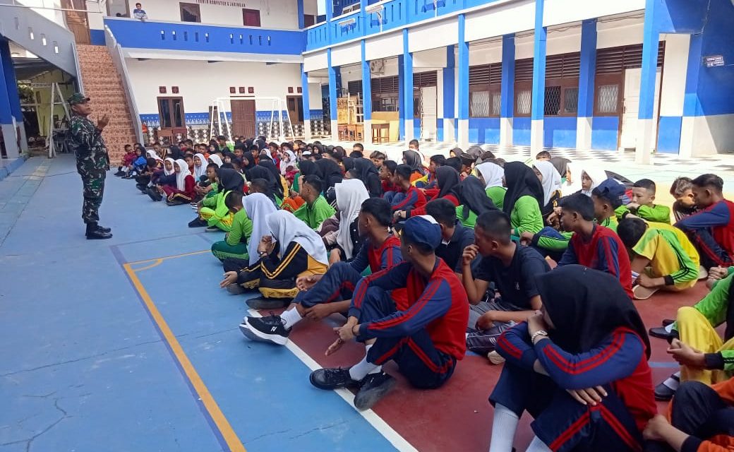 Pupuk Jiwa Nasionalisme, Babinsa Koramil 418-03/Plaju Beri Materi Kedisiplinan dan PBB di SMK Madyatama