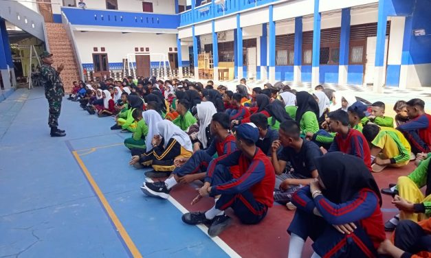 Pupuk Jiwa Nasionalisme, Babinsa Koramil 418-03/Plaju Beri Materi Kedisiplinan dan PBB di SMK Madyatama