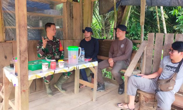 Bincang Santai, Jaga Hubungan Baik, Babinsa Komsos Dengan Warga Binaan