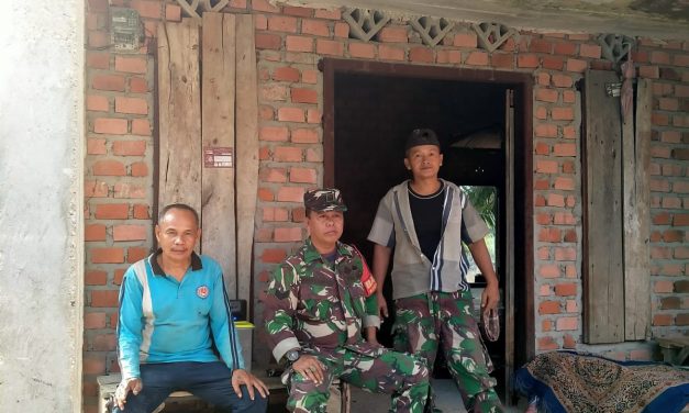 Melalui Komsos Babinsa Sampaikan Pesan Jaga Ketertiban dan Kebersihan Lingkungan