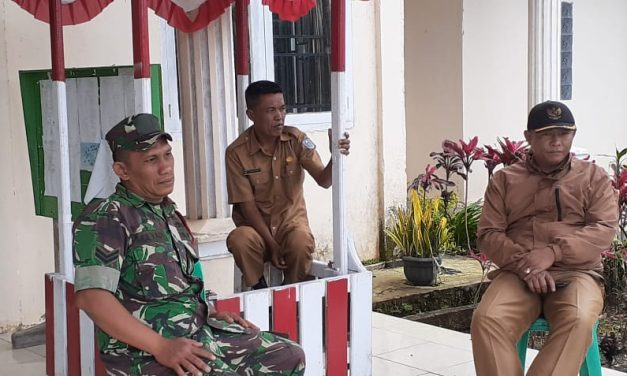 Babinsa Koramil 0420-05 Jangkat Komsos Dengan Warga Di Desa Binaan