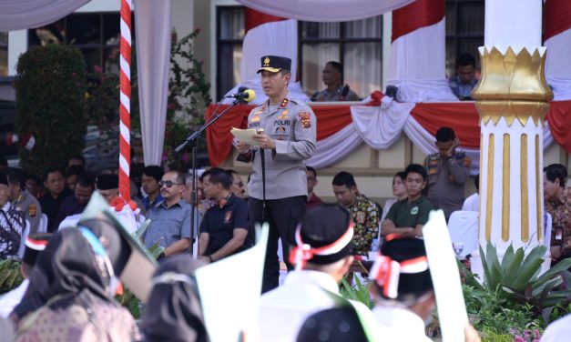 Polda Jambi gelar Cabut Bai’at dan Ikrar Setia NKRI kepada 256 orang yang diduga terafiliasi dengan kelompok Negara Islam Indonesia di Provinsi Jambi