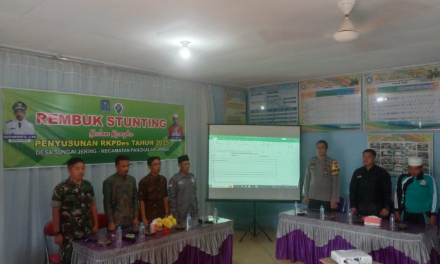 Aktif Komsos Bersama Perangkat Desa Menjadikan Hubungan Kerja Antara Babinsa Dan Aparat Desa Semakin Solid