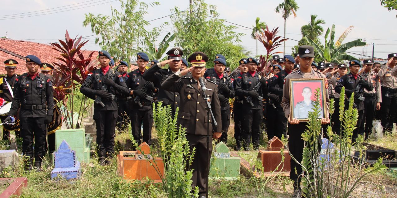 Pemakaman Jenazah Anggota Polri Alm Akp Hilman (Perwira Polda NTT).