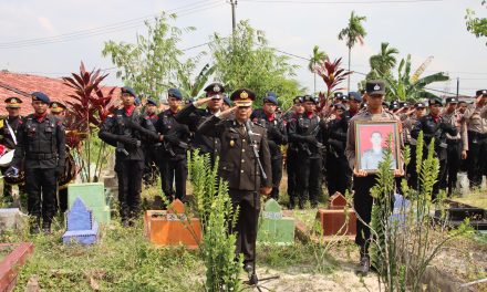 Pemakaman Jenazah Anggota Polri Alm Akp Hilman (Perwira Polda NTT).