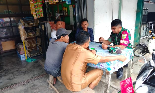 Babinsa Komsos Dengan Tokoh Masyarakat Di Wilayah Binaan.