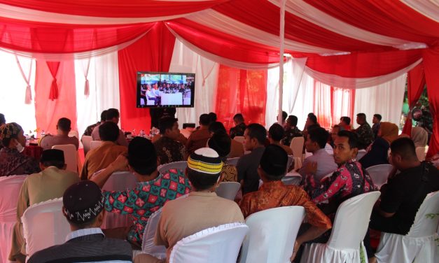 Kasrem 042/Gapu Hadiri Peresmian 2664 Titik Sumber Air Melalui Vicon Di Desa Muaro Sebapo