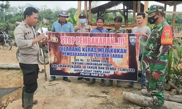 Babinsa bersama Babinkamtibmas ingatkan warga bahaya kebakaran hutan dan lahan