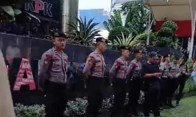 Demo Di Gedung KPK, Puluhan Petani Kecamatan Merlung Dan Tungkal Ulu Desak KPK Ungkap Dugaan Gratifikasi Anwar Sadat