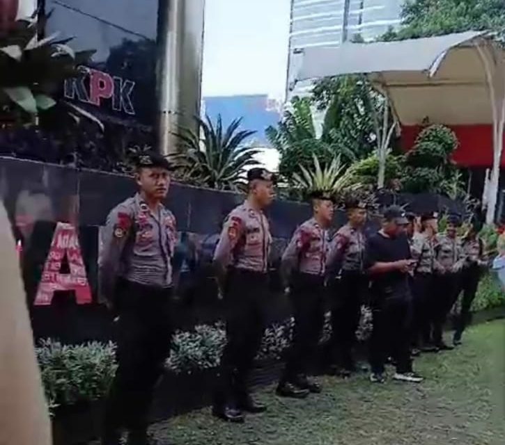 Demo Di Gedung KPK, Puluhan Petani Kecamatan Merlung Dan Tungkal Ulu Desak KPK Ungkap Dugaan Gratifikasi Anwar Sadat