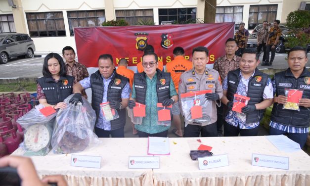 Ditreskrimsus Polda Jambi Gelar Konferensi Pers Ungkap Tindak Pidana Pengoplosan Puluhan Gas Subsidi