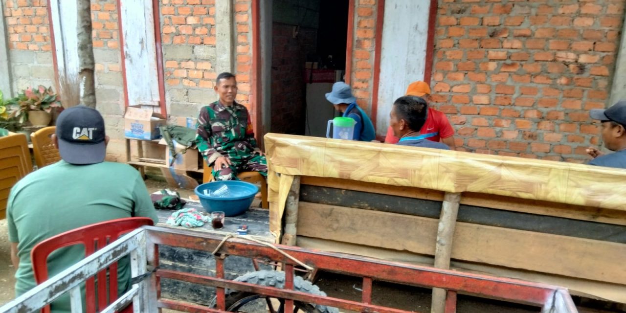 Menjalin Hubungan Baik Babinsa Melaksakan komsos Dengan Tokoh Masyarakat