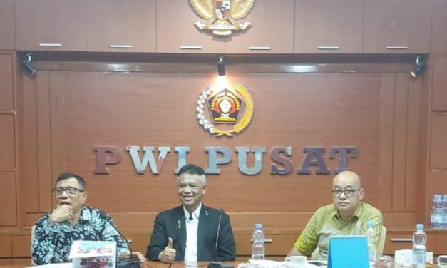 Waduh…! Ketua Dewan Penasihat PWI Pusat Ilham Bintang Dipecat 