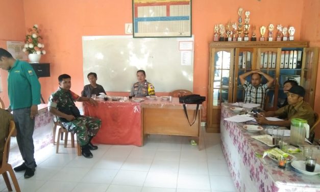 ” Babinsa Komsos Dengan Warga Di Desa Binaan Supaya Silaturahmi Tetap Terjaga”