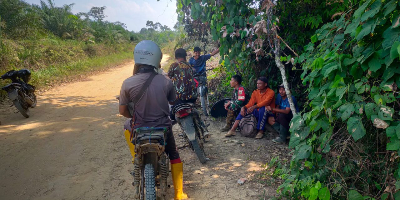 Jalin Keakrapan Dengan Warga Babinsa komsos di Desa Binaan